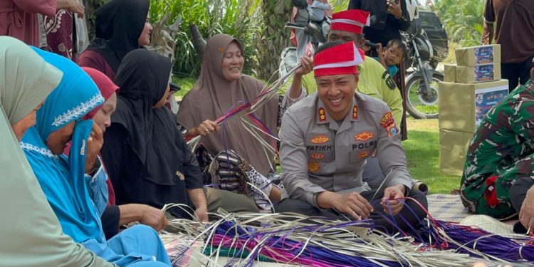 Polres Dumai Gelar Ekspedisi Merah Putih Presisi di Sungai Sembilan, Salurkan Bantuan dan Tanam 200 Bibit Mangrove