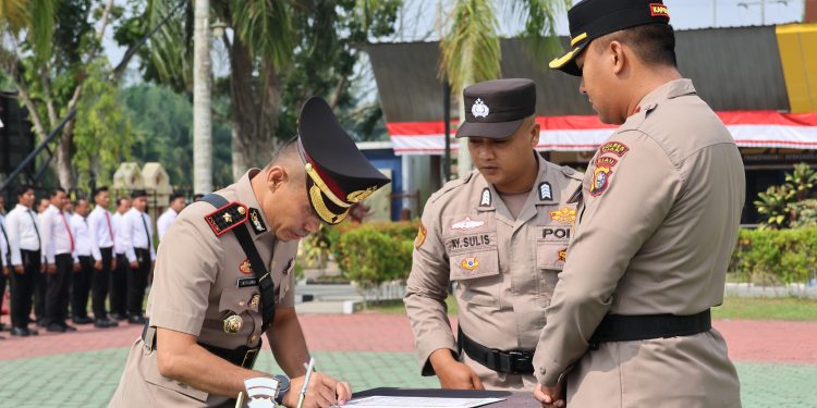 Dipimpin Langsung Kapolres AKBP Sepuh, Polres Siak Gelar Upacara Serah Terima Jabatan Wakapolres