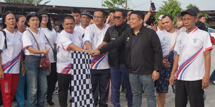 Kapolres Pelalawan Dampingi Bupati Lepas Jalan Santai HUT Ke-29 HKBP Maduma Pkl. Kerinci