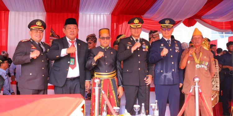 Kapolresta Pekanbaru Hadiri Upacara HUT ke-81 Kemerdekaan RI di Halaman Kantor Wali Kota
