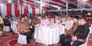Suasana Merah Putih Penuhi Balai Bupati, Kapolres Kampar Hadir Meriahkan Malam Resepsi Kenegaraan HUT ke-81 RI