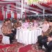 Suasana Merah Putih Penuhi Balai Bupati, Kapolres Kampar Hadir Meriahkan Malam Resepsi Kenegaraan HUT ke-81 RI