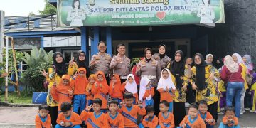 Polantas Karib Disambut Senyum Anak-Anak, Ditlantas Polda Riau Tanamkan Keselamatan dan Cinta Lingkungan Sejak Dini
