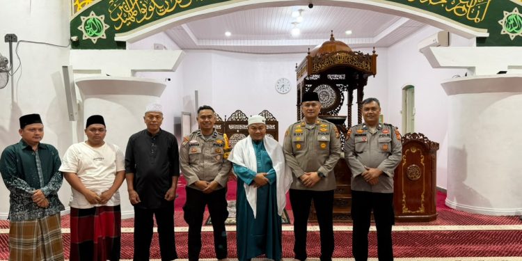 Jaga Silaturahmi dan Kamtibmas, Polsek Bukit Kapur Gelar Subuh Keliling di Masjid Al Manan