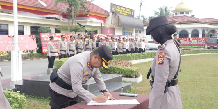 Kapolres Pelalawan Pimpin Sertijab Kasat Lantas, AKP Zahratul Aulia Harun Resmi Jabat Posisi Baru
