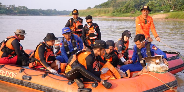Tim Gabungan Temukan Korban Tenggelam di Sungai Batang Kuantan