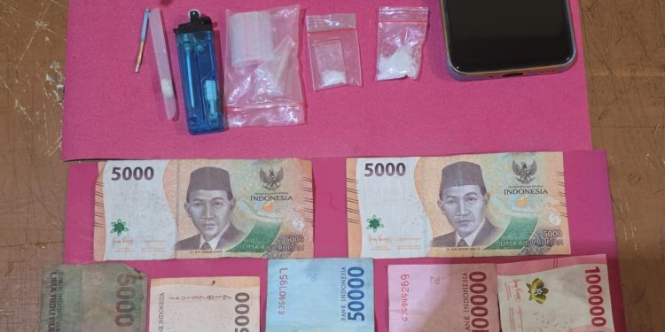 Polsek Rambah Samo Tangkap Pengedar Sabu, Dua Paket Seberat 2,15 Gram Disita