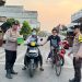 Antisipasi ISPA akibat Asap, Polres Siak dan Jajaran Turun ke Jalan Bagikan Ribuan Masker