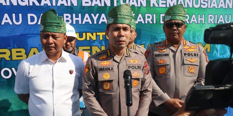 Dari Bumi Lancang Kuning, 60 Ton Bantuan Polda Riau Dikirim untuk Korban Bencana NTT