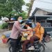 Peduli Kesehatan Warga di Tengah Kabut Asap, Polsek Pangean Bagikan Masker