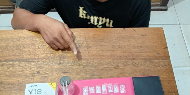 Unit Reskrim Polsek Ukui Amankan Pelaku Penyalahgunaan Narkotika di Ukui, 7 Paket Sabu Disita