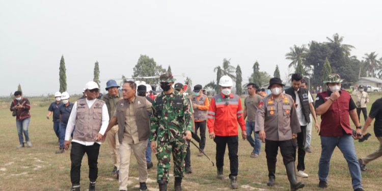 Menteri Kehutanan RI Tinjau Lokasi Karhutla dan Gelar Bakti Kesehatan di Ukui Pelalawan