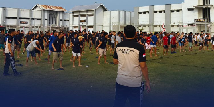 Lapas Narkotika Kelas IIB Rumbai Melaksanakan Kegiatan Pembinaan Jasmani Melalui Senam Pagi Rutin