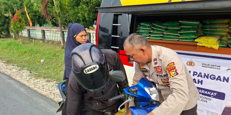 Gerakan Pangan Murah, Polres Kuansing Salurkan 2 Ton Beras SPHP untuk Masyarakat