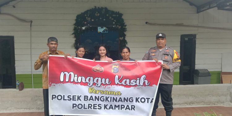 Giat Minggu Kasih, Polsek Bangkinang Kota Hadir Beri Rasa Aman Ibadah Jemaat Gereja Pantekosta