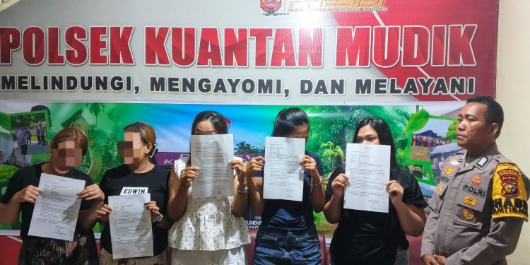 Tindaklanjuti Laporan Warga, Polsek Kuantan Mudik Tertibkan Warung Remang-remang di Bukit Betabuh