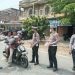 Peduli Kesehatan Warga di Tengah Udara Berasap, Sat Lantas Polres Kuansing Bagikan Masker