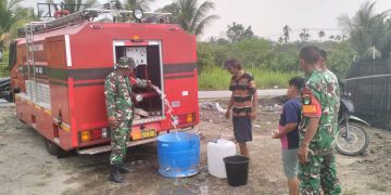 Dampak Cuaca Ekstrem dan Kekeringan, Kodim 0313/KPR Salurkan Bantuan Air Bersih Guna Ringankan Beban Warga