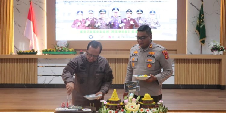 Hari Lahir Adhyaksa Ke-81 Kapolres Kampar Berikan Kejutan Kepada Kajari dan Jajaran