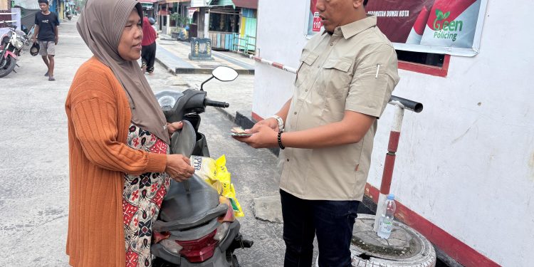 Sat Resnarkoba Polres Dumai Gelar Operasi Pasar Pangan Murah di Kampung Tangguh Anti Narkoba