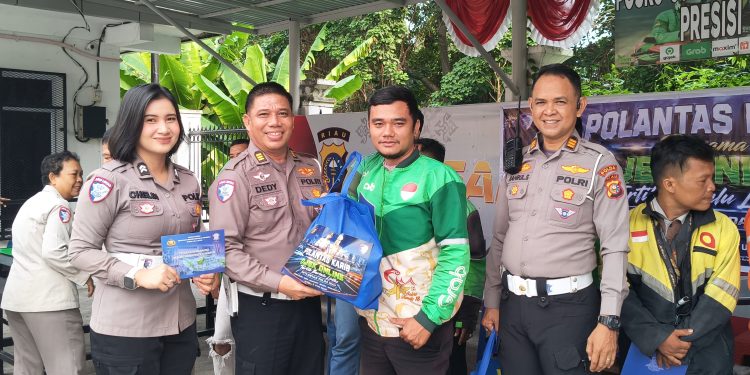 Polwan ke-78: Dari Perempuan untuk Perempuan, Polantas Karib Rangkul Ibu-Ibu Ojol Pekanbaru