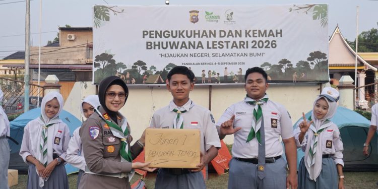 POLRES PELALAWAN GELAR PENGUKUHKAN DAN KEMAH BHUWANA LESTARI 2026, USUNG TEMA “HIJAUKAN NEGERI, SELAMATKAN BUMI”