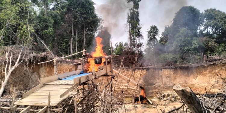 Layanan Kepolisian 110 Ditindaklanjuti, Polsek Hulu Kuantan Tertibkan Peralatan PETI di Desa Sumpu