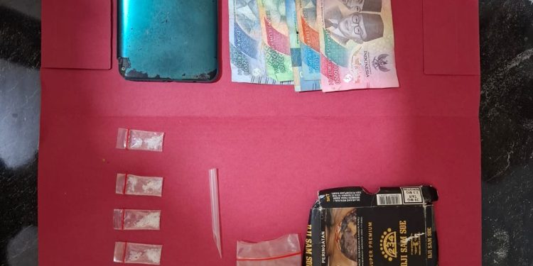 *Gagalkan Transaksi Sabu, Polsek Kepenuhan Gerebek Rumah di Kepenuhan Hulu, Amankan Tiga Pria dan 2,02 Gram Sabu*
