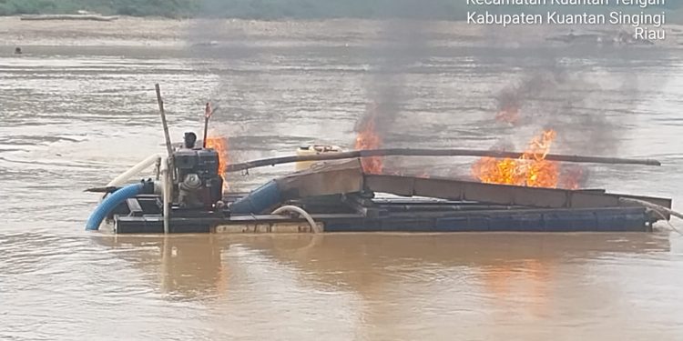 Layanan Kepolisian 110 Ditindaklanjuti, Polsek Kuantan Tengah Tertibkan Aktivitas PETI di Sungai Kuantan