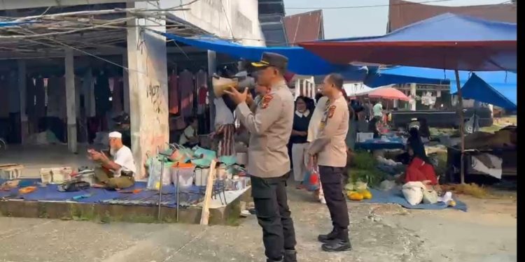 Pasar Tradisional Petapahan Jadi Sasaran Sosialisasi Karhutla, Kapolsek Tapung: Patuhi Maklumat Kapolda Riau, Jangan Membakar Lahan!