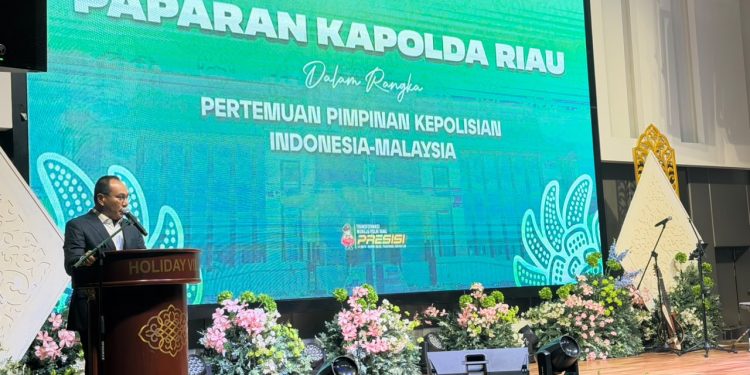 Temui Polisi Malaysia, Kapolda Riau Paparkan Gotong Royong Tangani Karhutla