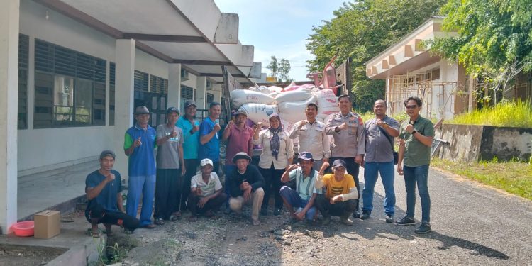 Kapolsek Kampar Tampil di Garda Terdepan, Kawal 3 Ton Jagung Petani hingga ke Bulog