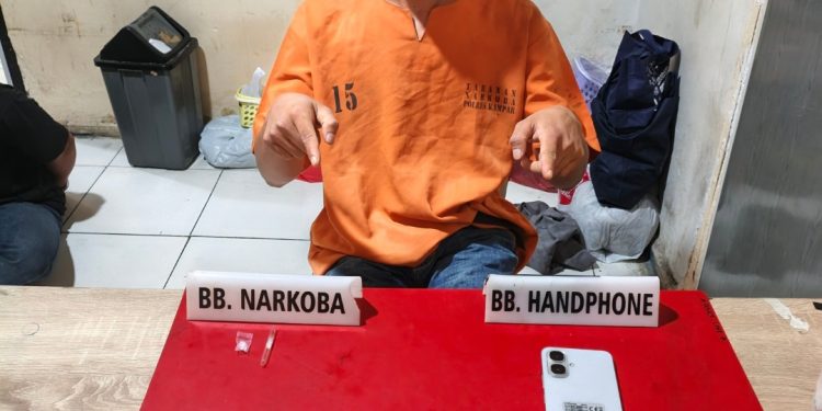 Satresnarkoba Polres Kampar Tangkap Pengedar Narkoba di Desa Koto Perambahan