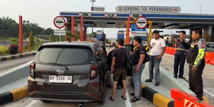 Sat PJR Gerak Cepat Lindungi Warga dari Upaya Penarikan Kendaraan di Gerbang Tol Muara Fajar
