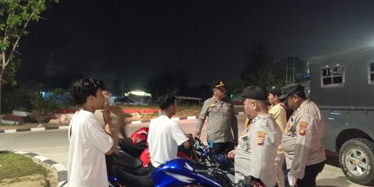 AMANKAN KOTA PANGKALAN KERINCI POLRES PELALAWAN GENCARKAN CIPTAKAN KONDISI HARKAMTIBMAS DAN ANTISIPASI C3 DI PANGKALAN KERINCI