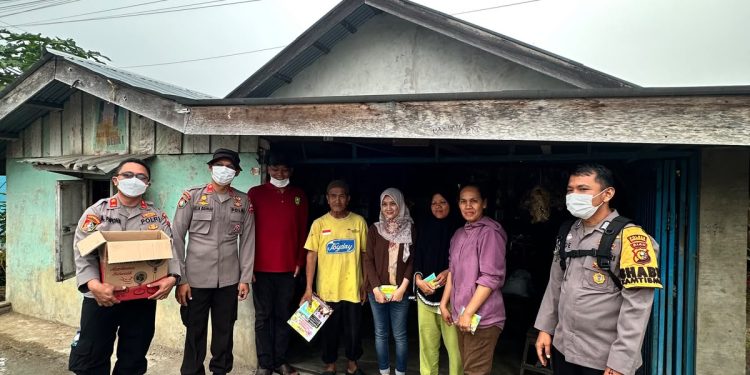 Inovasi Serdik Sespimen Polri, Door To Door Sosialisasi Cegah Karhutla dan Berikan Paket Vitamin dan Masker untuk Warga