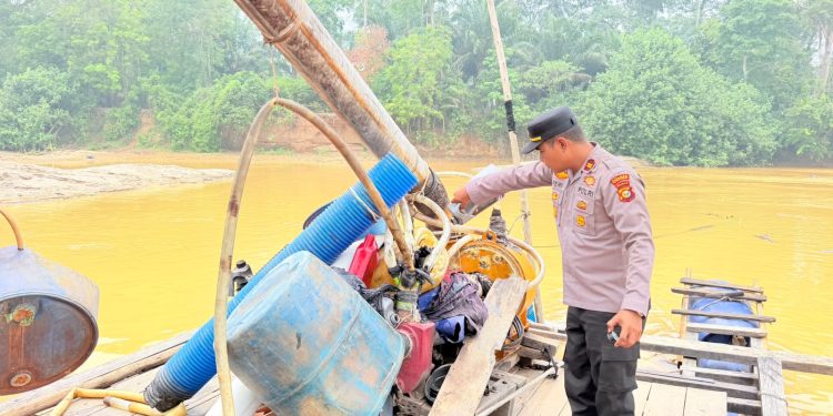 Polsek Cerenti Tertibkan 29 Rakit PETI di Sepanjang Sungai Batang Kuantan
