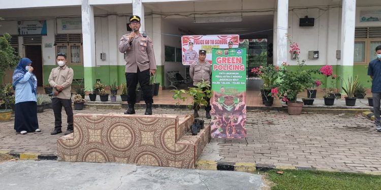 Police Goes To School. Kapolsek: 588 Pelajar SMK YPPI Tualang Dibekali Edukasi Tertib Berlalu Lintas dan Pencegahan Karhutla