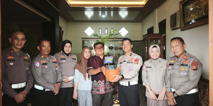 HUT Lantas ke-71, Ditlantas Polda Riau Sambangi Tiga Purna Bakti, Bawa Pesan Green Policing