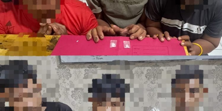 Satresnarkoba Polres Siak Ungkap Jaringan Peredaran Shabu, Lima Tersangka Berhasil Diringkus,Tiga diantara nya P3K Paruh Waktu Pemkab Siak.