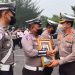 Pagi ini, Dirlantas Polda Riau Berikan Penghargaan kepada 13 Personel Ditlantas Polda Riau yang Berprestasi