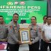 Sindikat SIM Palsu Dibongkar, Tiga Pejabat Polres Siak Diberikan Penghargaan