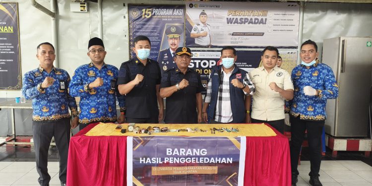 Polres Kuansing, Lapas dan BNNK Bersinergi Cek Urine Napi dan Petugas Lapas Teluk Kuantan