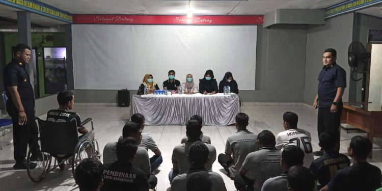 PERKUAT KOMITMEN BERSIH DARI NARKOBA, LAPAS BANGKINANG GELAR TES URINE BAGI PETUGAS DAN WARGA BINAAN