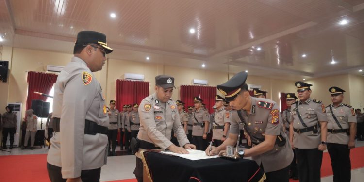 Kapolres Pimpin Sertijab Kasat Binmas dan 6 Kapolsek Jajaran Polres Kampar