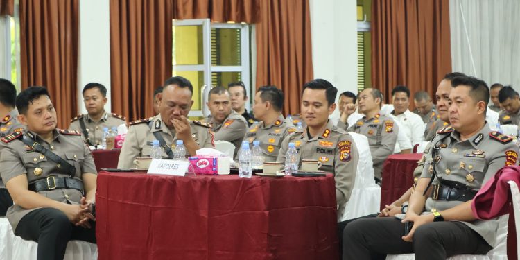 Kapolres Kuansing Pimpin Kenal Pamit Tujuh Pejabat di Aula Sanika Satyawada