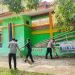 Polsek Cerenti Bersama TNI dan Masyarakat Gotong Royong Bersihkan Tribun Nyiur Melambai