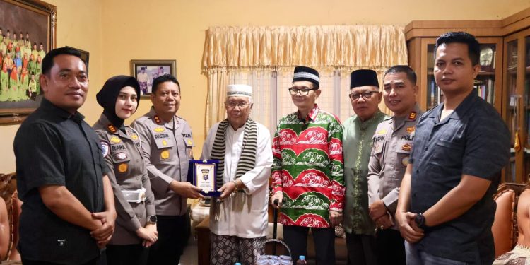 PAMIT PENUH HORMAT, KAPOLRES PELALAWAN SILATURAHMI KE SULTAN PELALAWAN KE-10 DI PEKANBARU