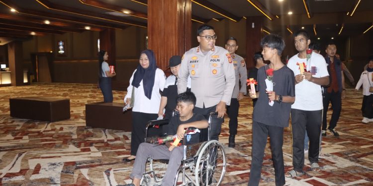 Jadikan Hari Penuh Senyum, Polres Kampar Nonton Bareng Film “Istimewa” Bersama Anak-anak SLBN Bangkinang Kota
