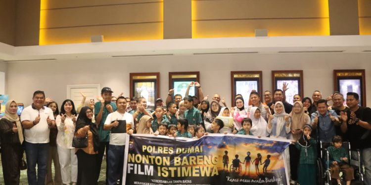 Polres Dumai Ajak Anak-Anak Disabilitas Nonton Bareng Film “Istimewa”